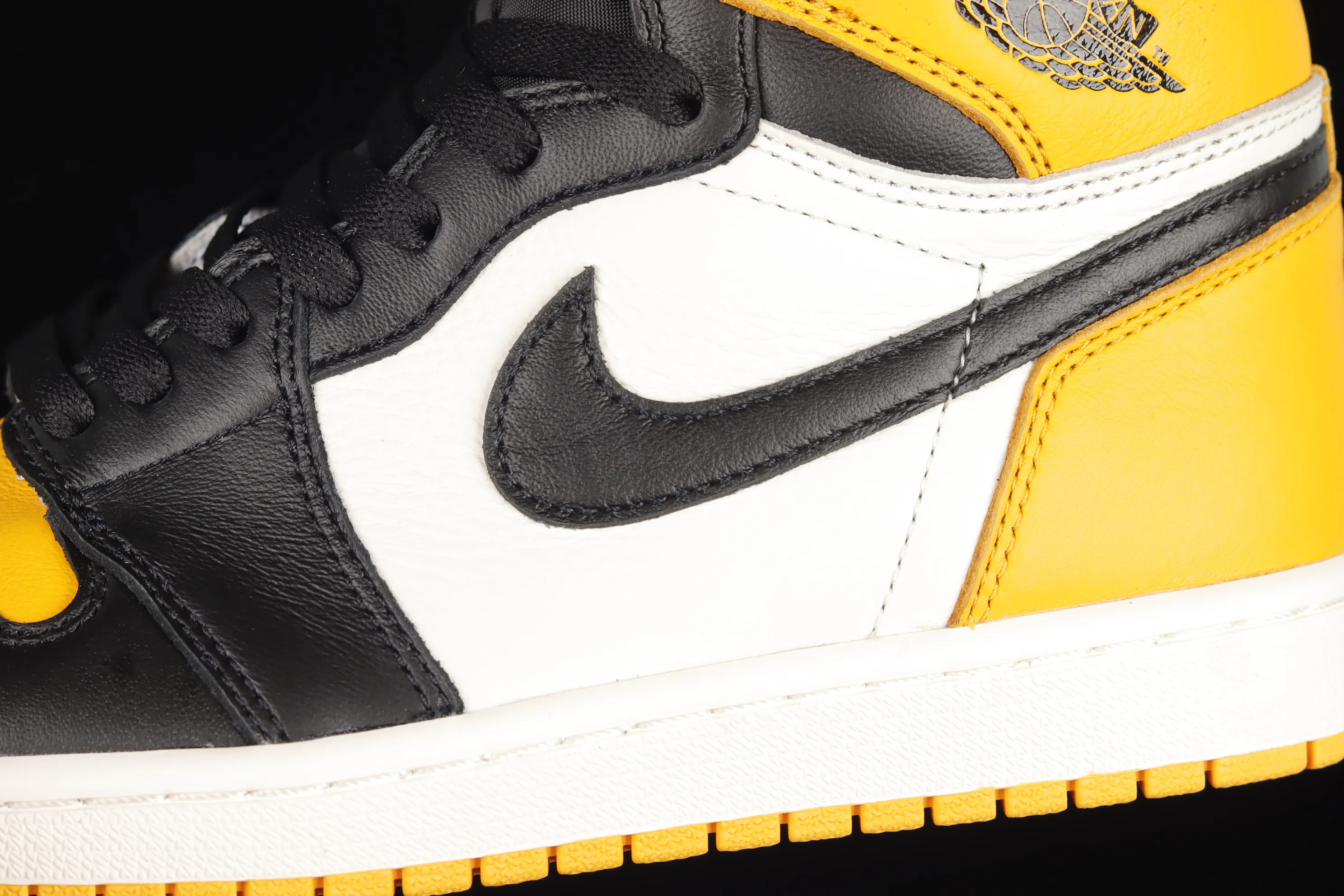 All categories Air Jordan Jordan series basketball shoes Air Jordan 1 High foreign trade version Air Jordan 1 Retro High OG AJ1 Joe 1 black and yellow toe 555088-711